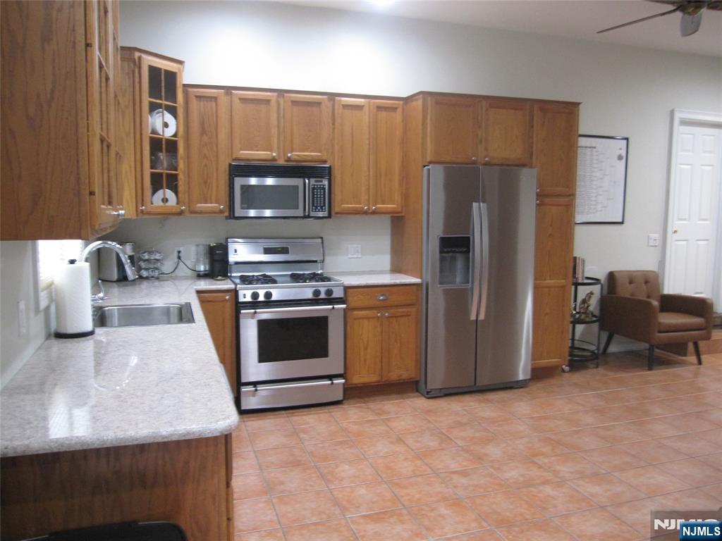 209 Tremont Avenue, Fort Lee, NJ 07024 Listing Photo  6