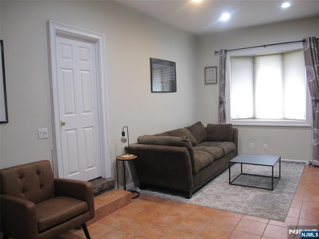 209 Tremont Avenue, Fort Lee, NJ 07024 Listing Photo  7