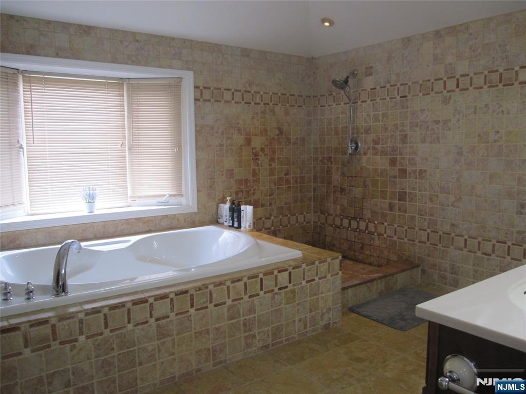 209 Tremont Avenue, Fort Lee, NJ 07024 Listing Photo  8