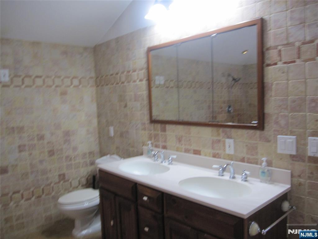 209 Tremont Avenue, Fort Lee, NJ 07024 Listing Photo  9