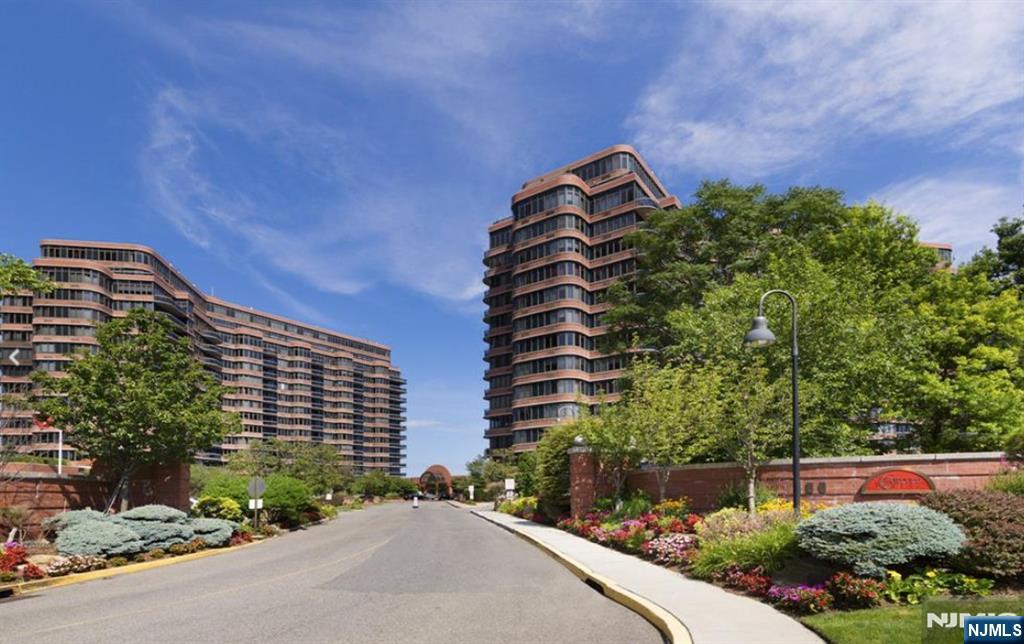 100 Carlyle Drive 16ES - Photo 1