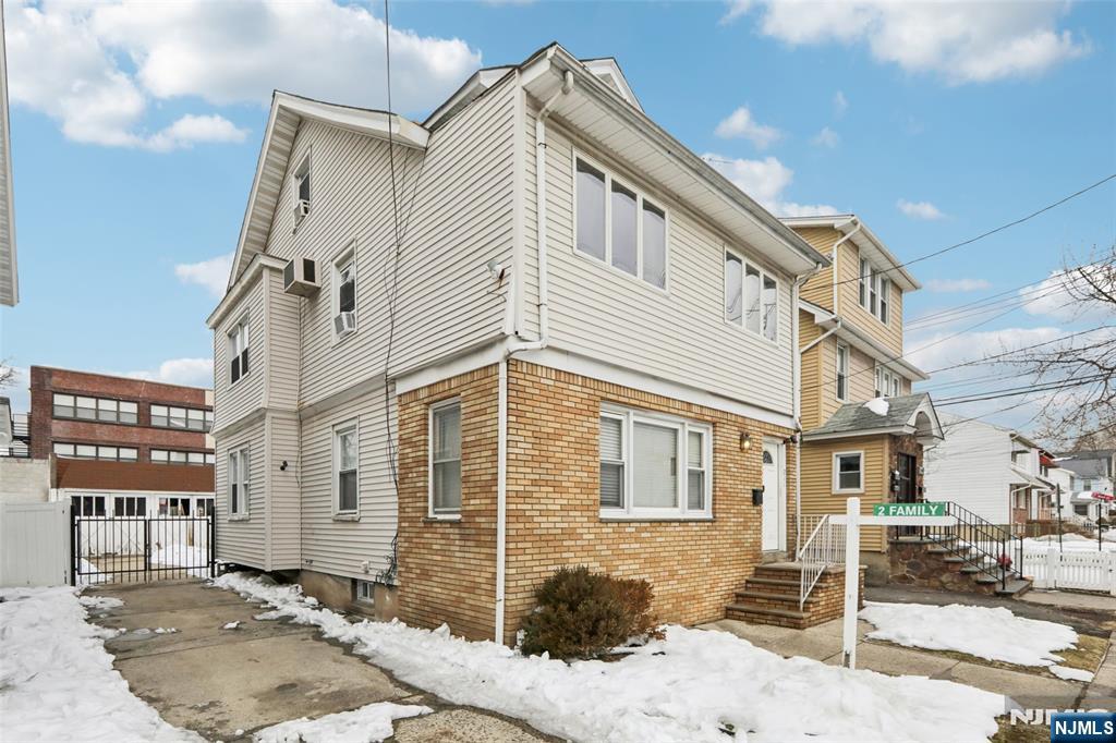 211 Newark Avenue - Photo 2