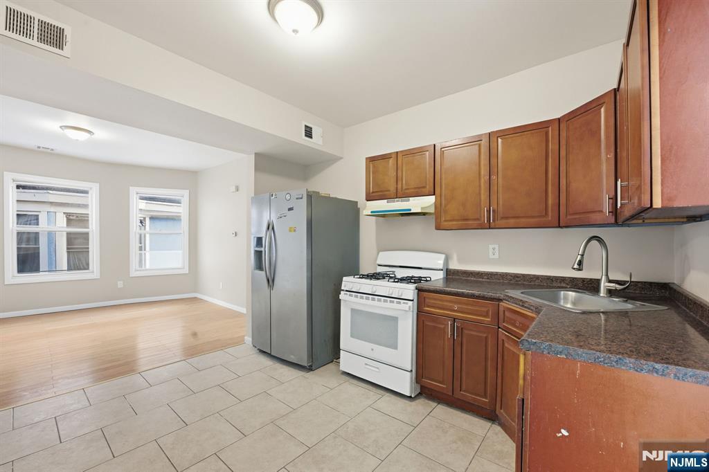 38 Mapes Avenue, Newark, NJ, 07112