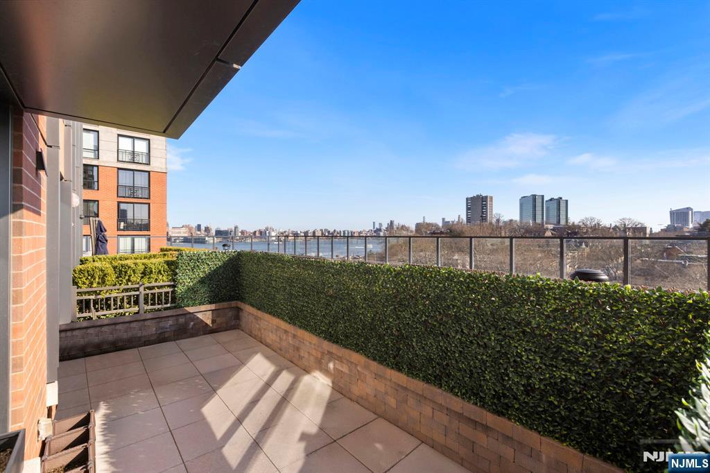 $1,650,000 Condo
