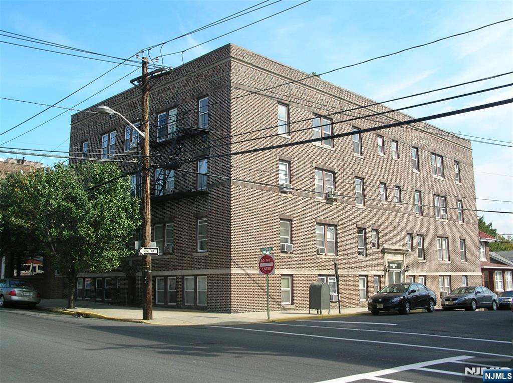 [ click for enlarged photo and details; hover to pause slide show ]