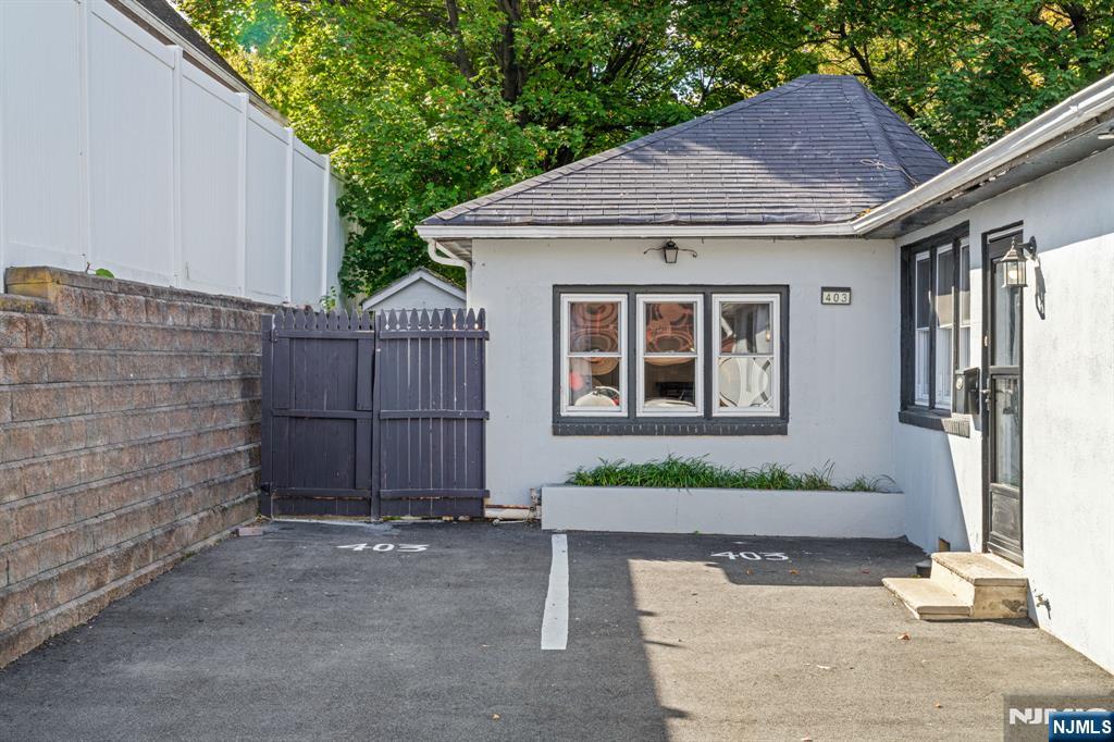 403 B Essex A - Photo 2