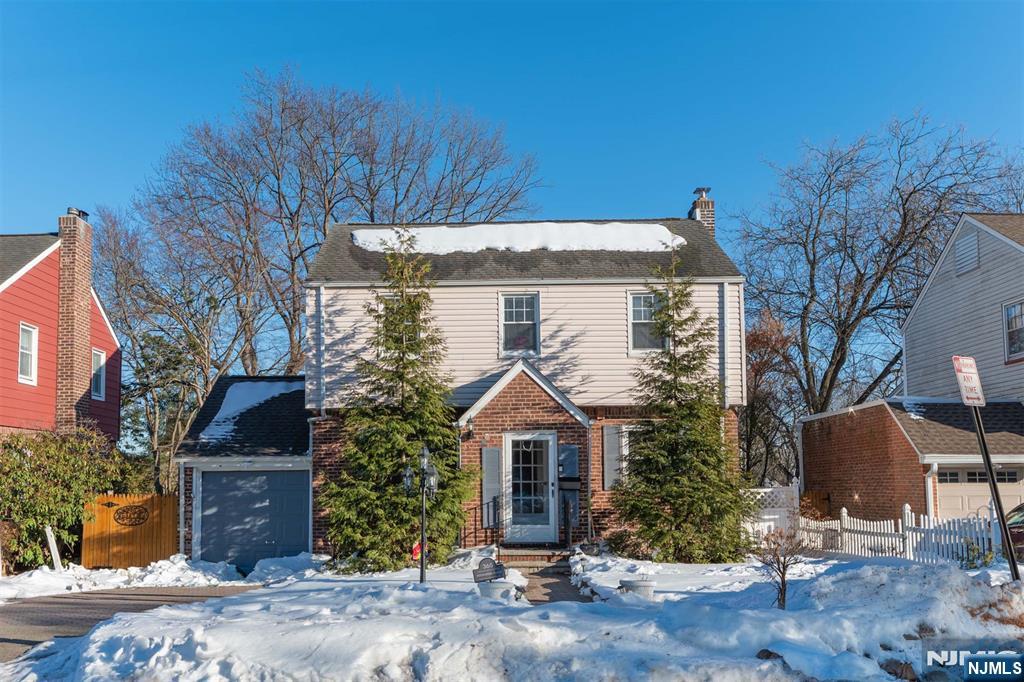 $575,000 Colonial