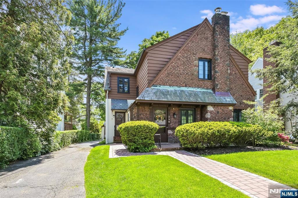 314 Knickerbocker Road, Tenafly, NJ, 07670