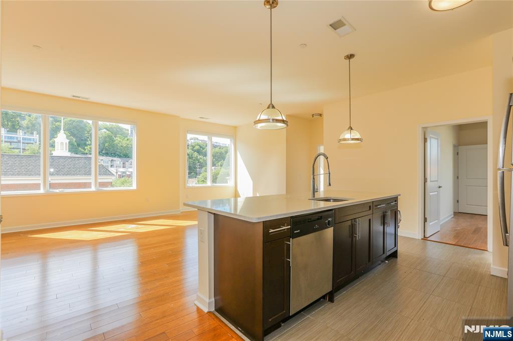 2001 Hudson UNIT 404, Fort Lee, NJ, 07024