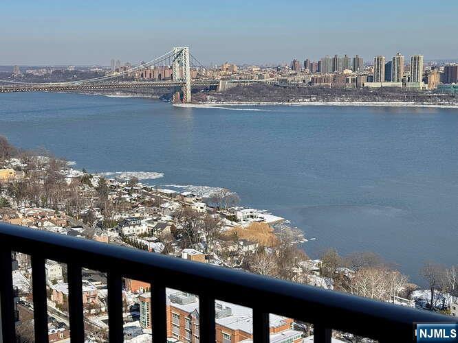6 Horizon Rd #2107, Fort Lee, NJ 07024