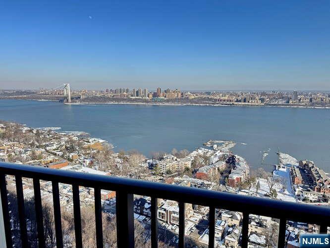 6 Horizon Rd #2107, Fort Lee, NJ 07024