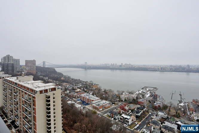 6 Horizon Rd #2107, Fort Lee, NJ 07024