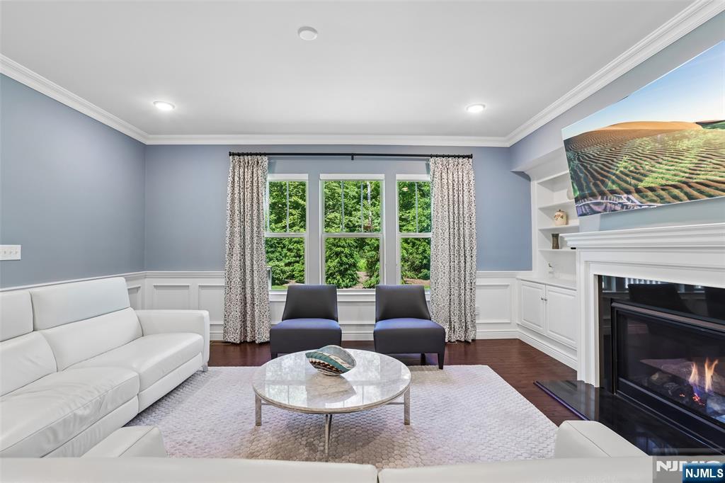 10 Winfield Drive 602 - Photo 1