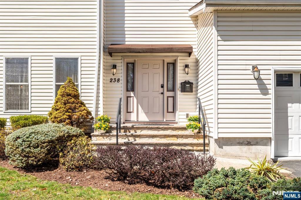 238 Park Avenue, Teaneck, NJ 07666 Listing Photo  2