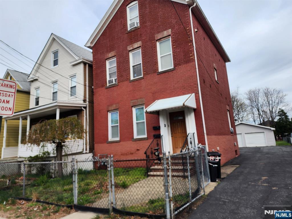 83 Plauderville Avenue - Photo 2