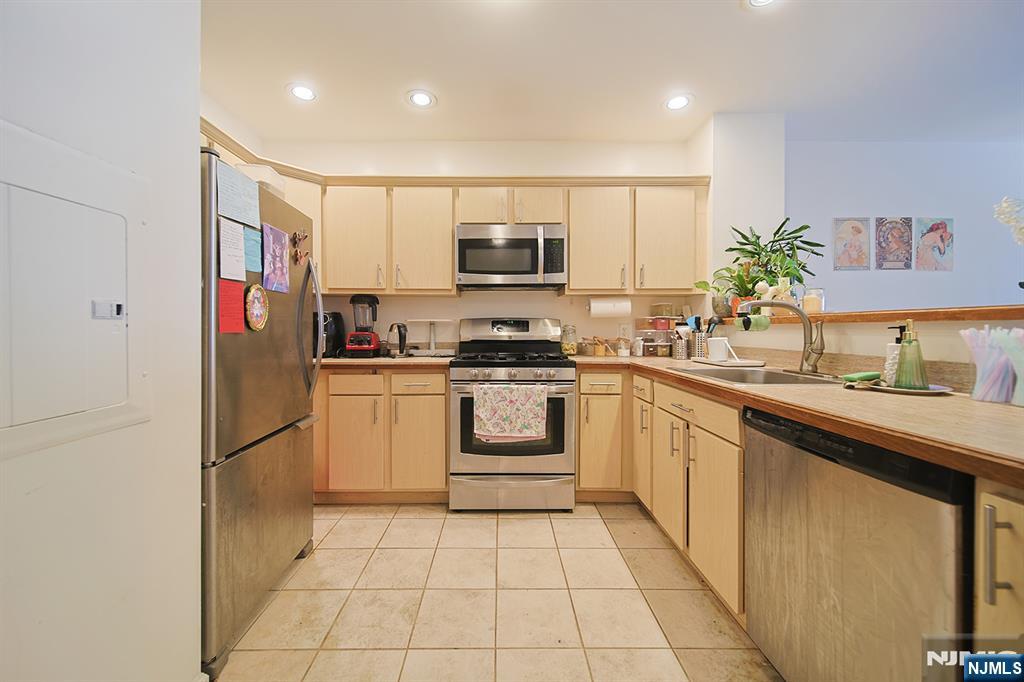 321 The Promenade - Photo 5