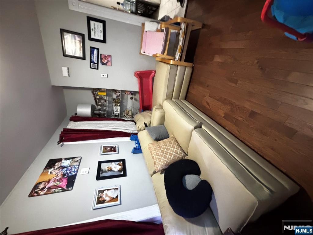 942 E 19th Street - Photo 3