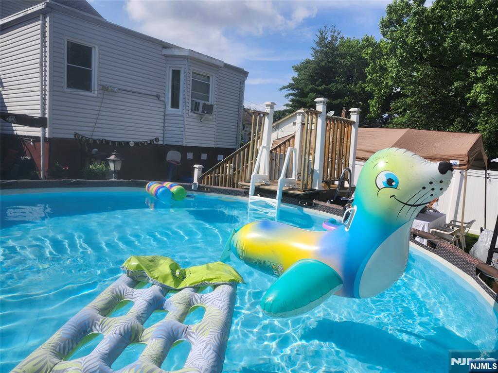 Above ground pool