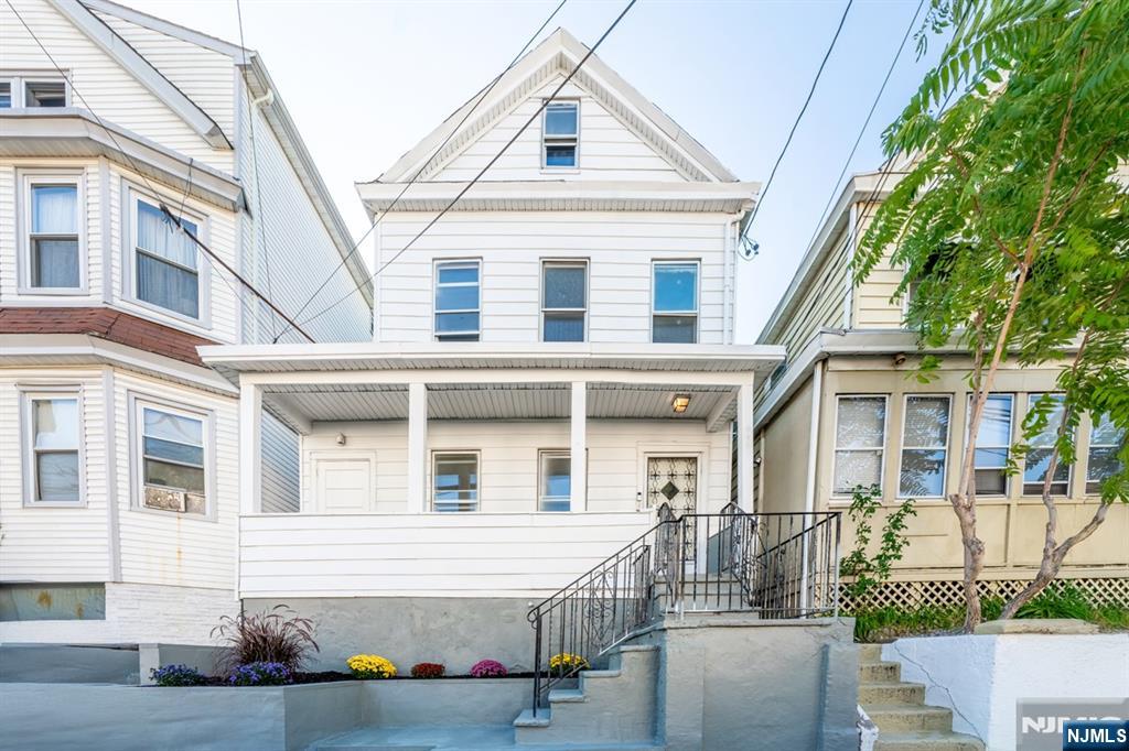 446 24th Street - Photo 1