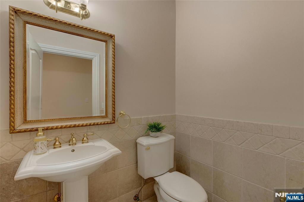501 Clinton Avenue — photo 14