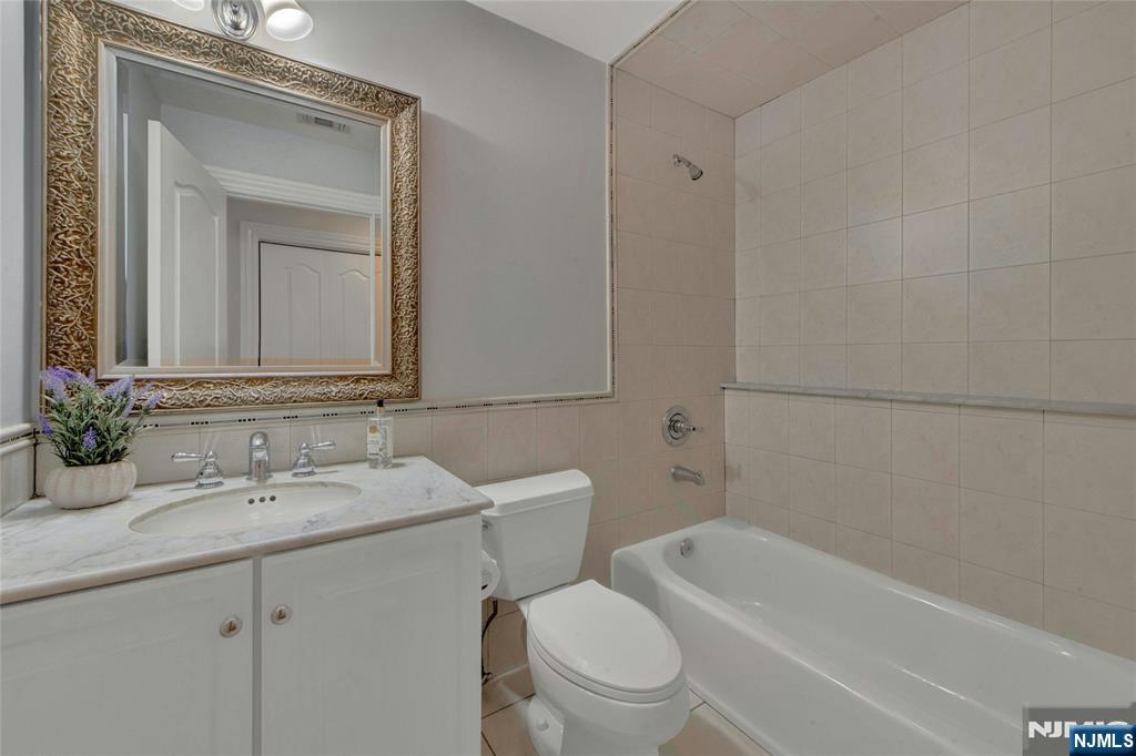 501 Clinton Avenue — photo 25