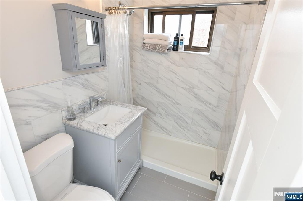 3020-3030 Edwin Avenue 5 H - Photo 3