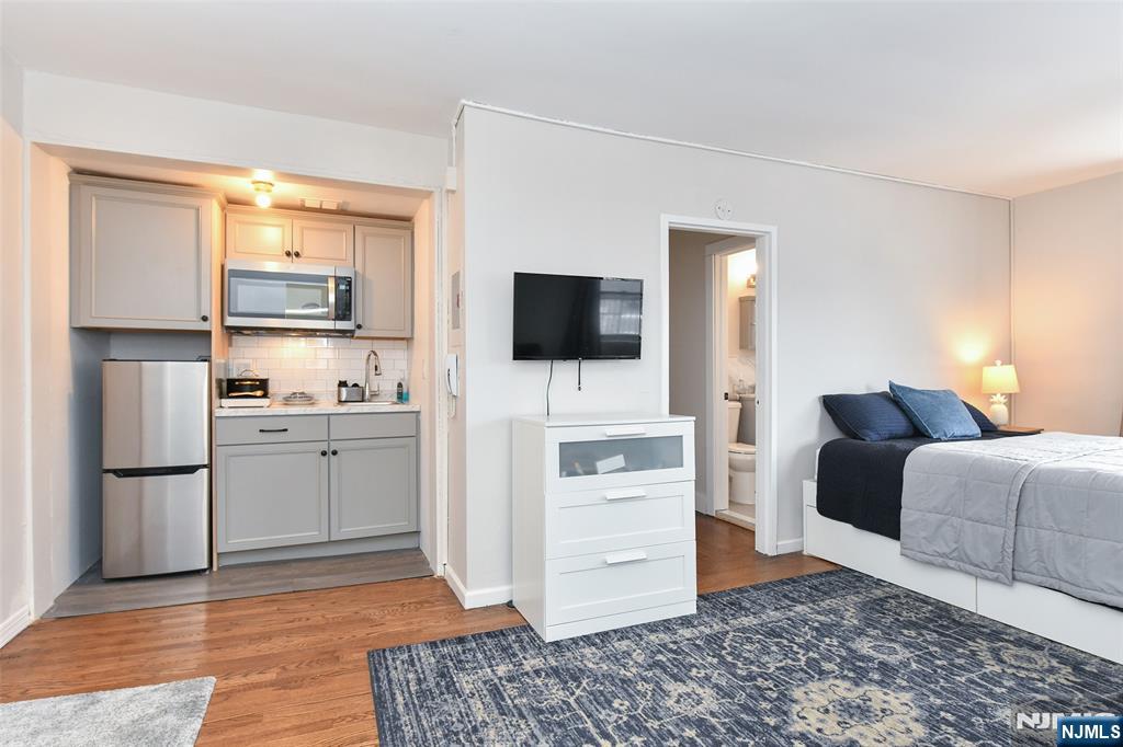 3020-3030 Edwin Avenue 5 H - Photo 4