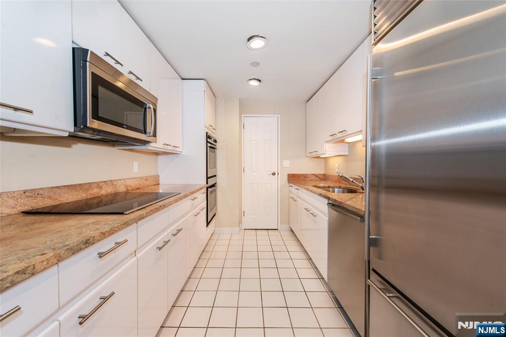 900 Palisade UNIT 18N, Fort Lee, NJ, 07024