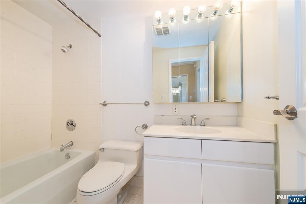 900 Palisade UNIT 18N, Fort Lee, NJ, 07024