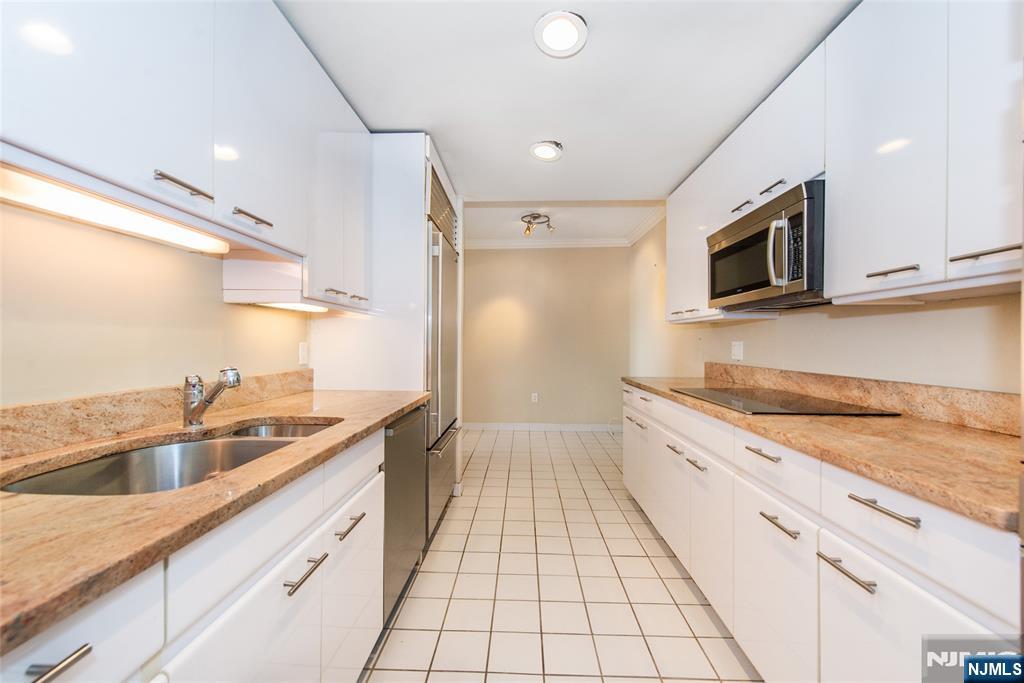 900 Palisade UNIT 18N, Fort Lee, NJ, 07024