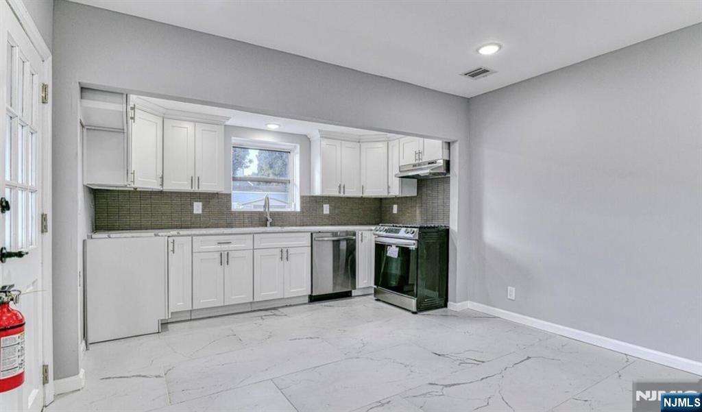 685 Edgewood Place - Photo 2