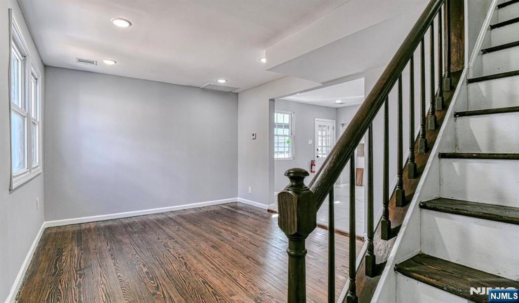 685 Edgewood Place - Photo 3
