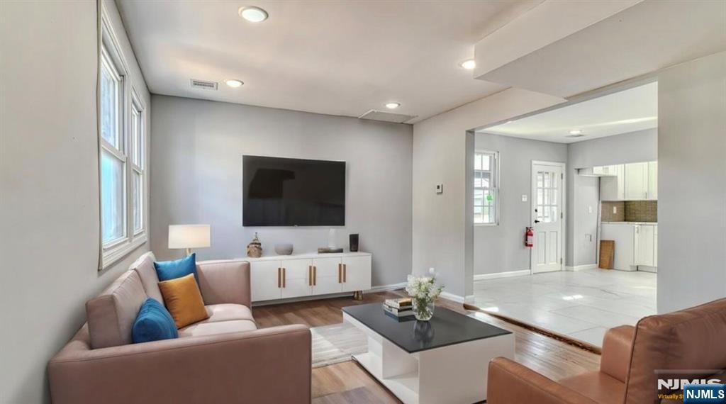 685 Edgewood Place - Photo 4