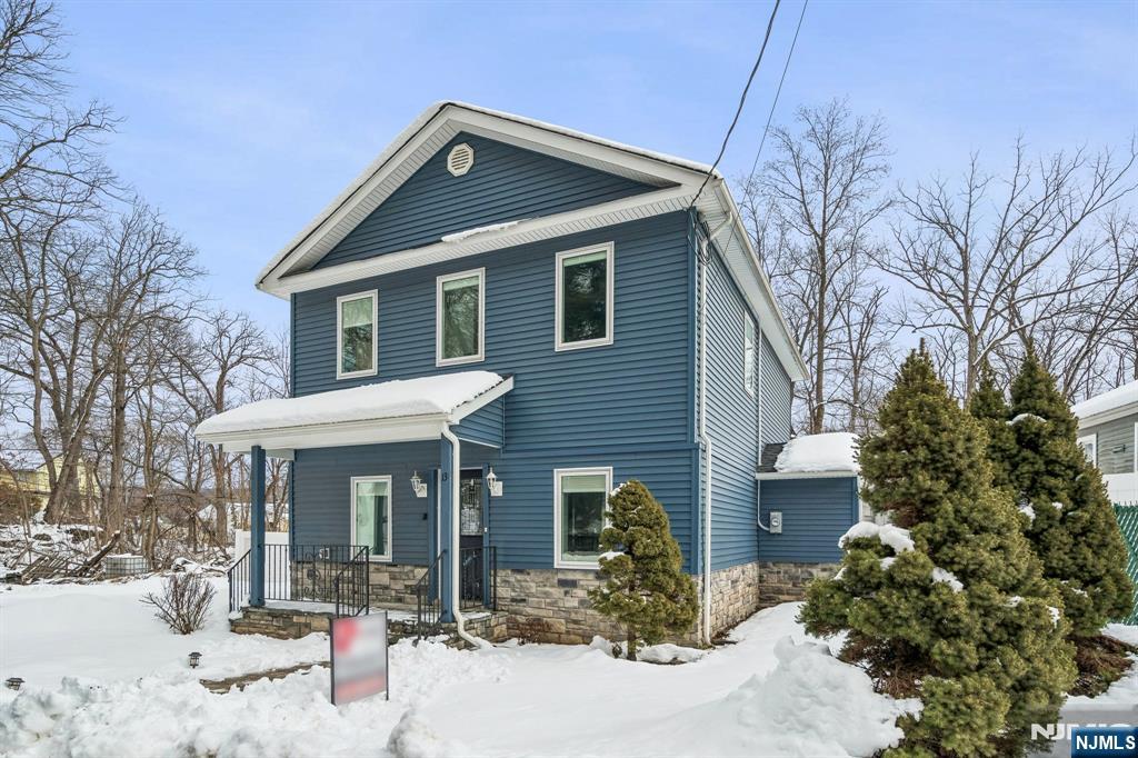 13 Roger Avenue - Photo 2