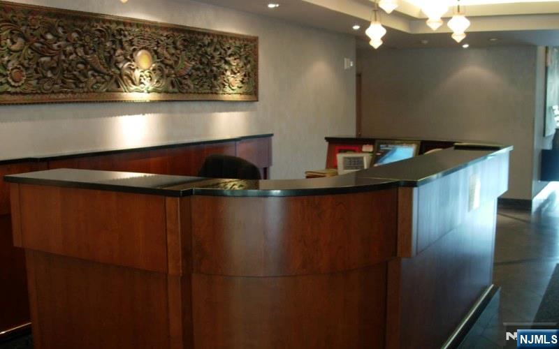 2150 Center 6F - Photo 3