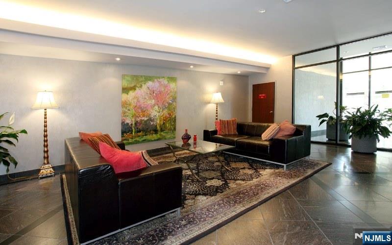 2150 Center 6F - Photo 4