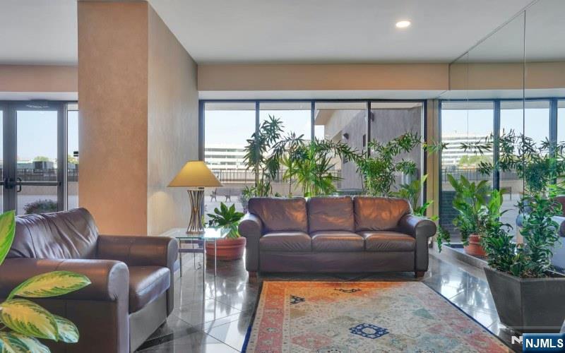 2150 Center 6F - Photo 5