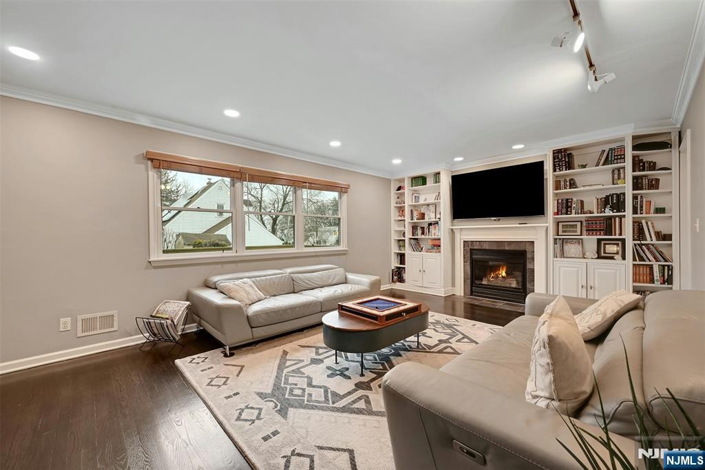 436 Undercliff Avenue, Edgewater, NJ, 07020