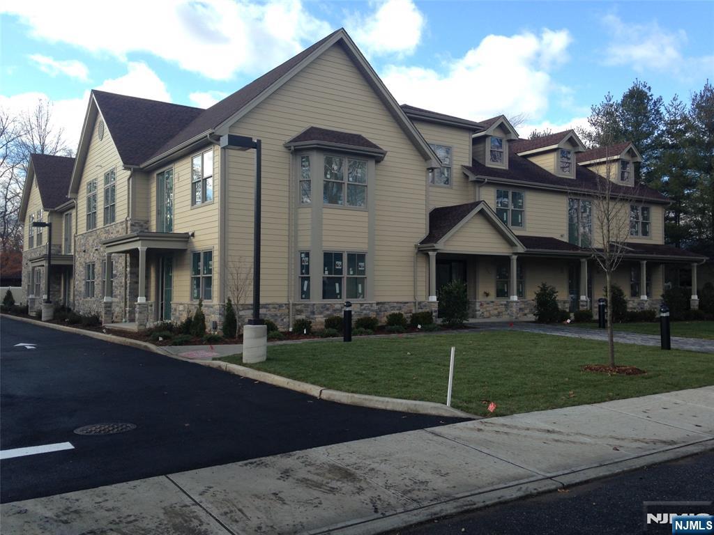40 Russell Avenue 201 - Photo 1