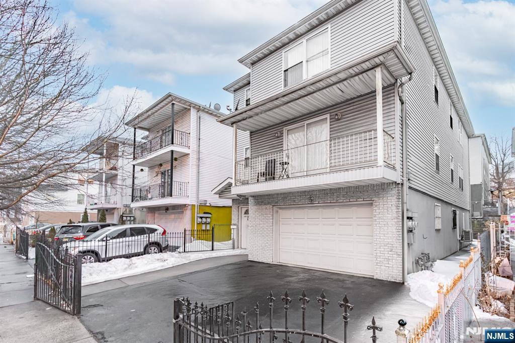 10 Maple Street, Garfield, NJ, 07026