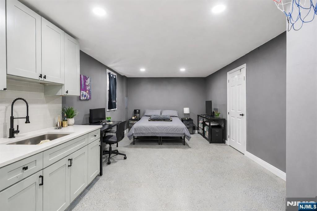 147 Pine Avenue - Photo 3