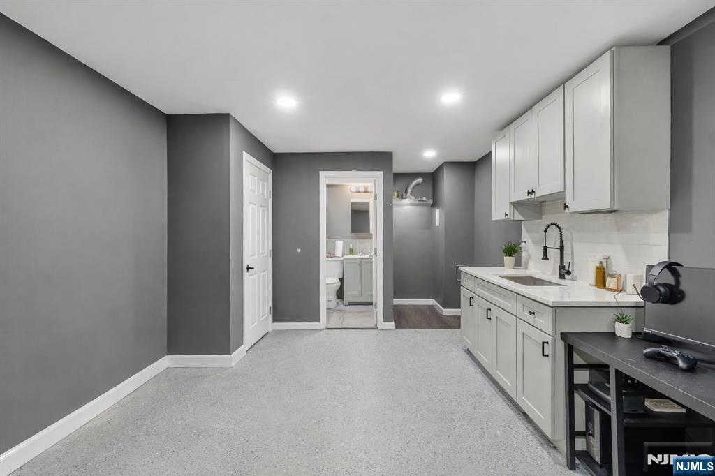 147 Pine Avenue - Photo 4