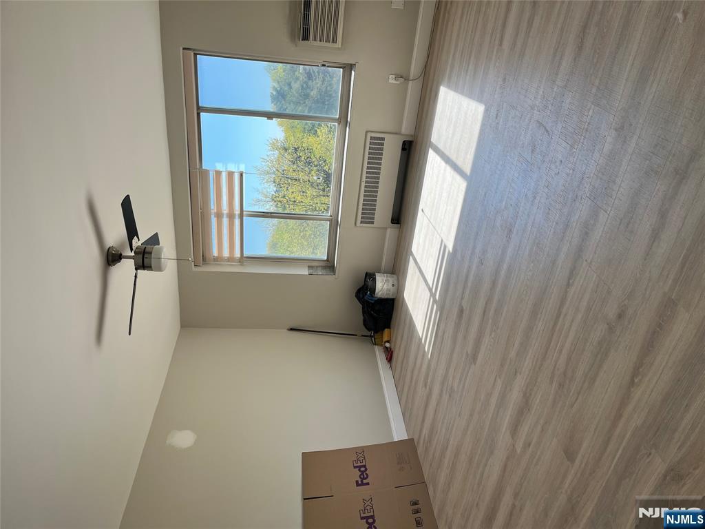 2345 Linwood Avenue 5F - Photo 5
