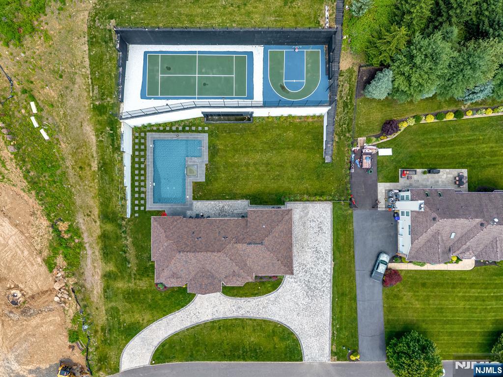 $2,350,000 Contemporary