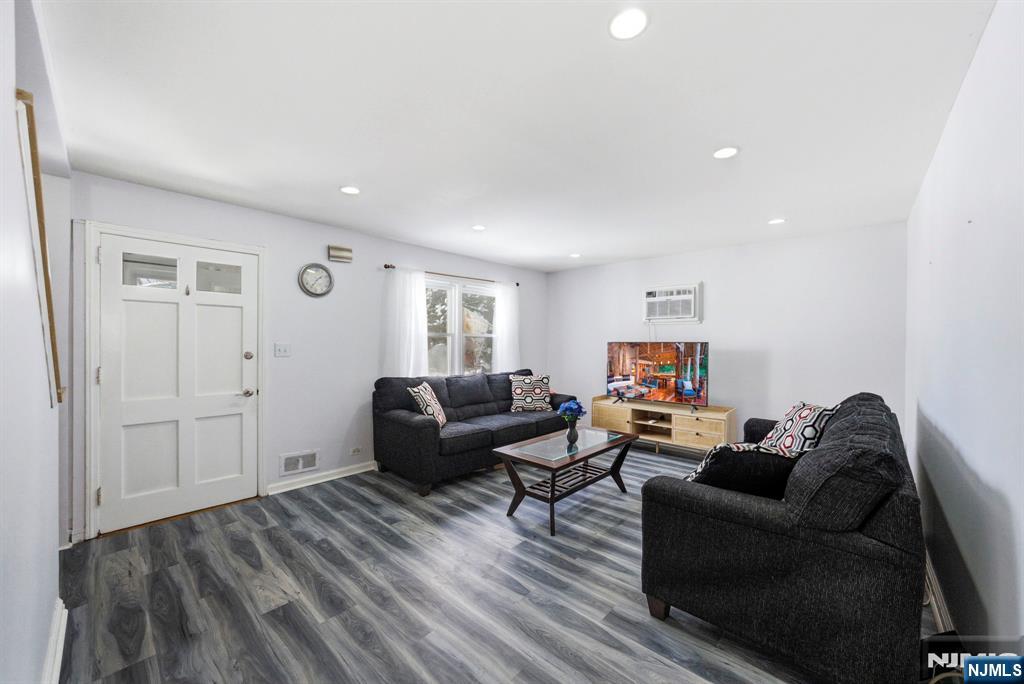 70 Teaneck Road - Photo 4