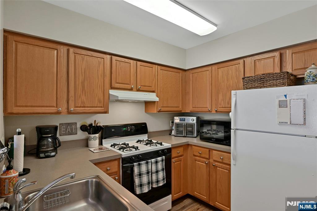 Homes for sale in Paramus, NJ | 189 Forest Ave #216, Paramus, NJ 07652 | MLS# 26006044