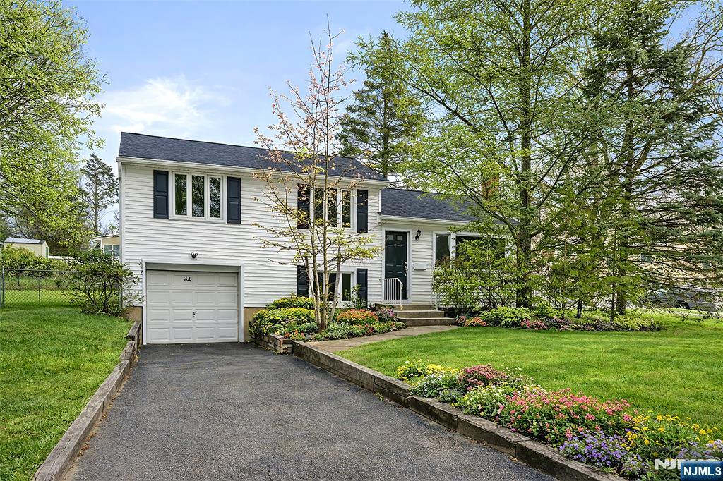 44 Knickerbocker Road - Photo 1