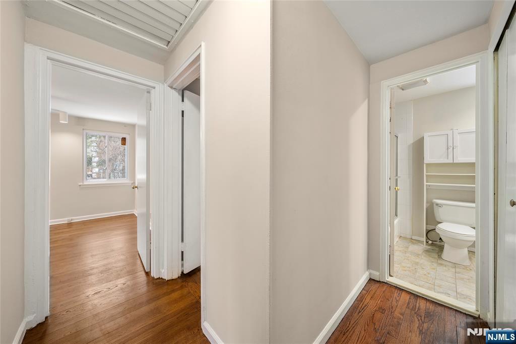 44 Knickerbocker, Cresskill, NJ 07626 Listing Photo  11