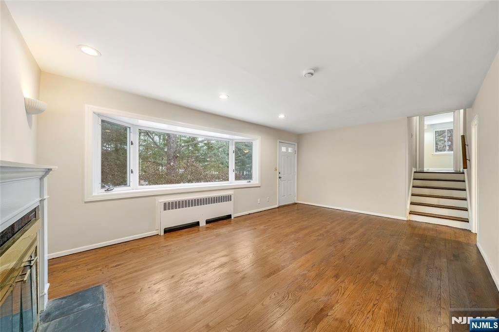 44 Knickerbocker, Cresskill, NJ 07626 Listing Photo  5