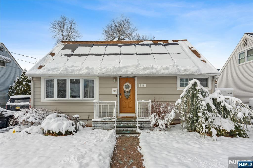 186 10th Avenue - Photo 1